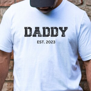 New Dad Shirt, Promoted To Daddy Est. 2023 Shirt, Baby Announcement Tee, Gift For Dad, Baby Announcement Gift, New Dad Tee, New Daddy Gift