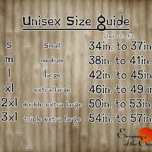 K&ouml;nnte beinhalten: Unisex-Gr&ouml;&szlig;entabelle mit Ma&szlig;en in Zoll f&uuml;r die Gr&ouml;&szlig;en S, M, L, XL, XXL und XXXL. Die Tabelle zeigt die Brustweite in Zoll f&uuml;r jede Gr&ouml;&szlig;e.