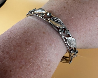 vintage Krementz bracelet floral design with marking