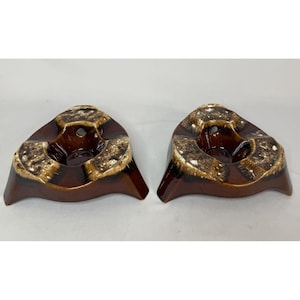 Lot de 2 poteries vintage de coque H.P. Base réchaud pour pots de haricots CO USA. Glaçage goutte à goutte marron