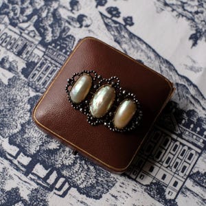 Broche Vintage Fleur Feuille Perles Verre - Métal Doré Texturé - Occasion