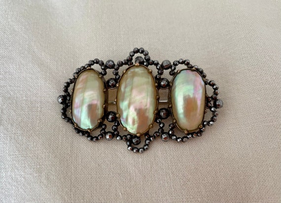 Broche Vintage Fleur Et Feuille Avec Perles En Verre - Métal Doré Texturé Mat, Occasion