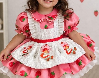 Vestito da bambina con fragolina e cappellino, completo da festa in pizzo rosa, costume per il primo compleanno della bambina.