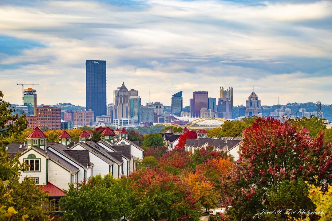 Pittsburgh Skyline Above Washingtons Landing Neighborhood With
