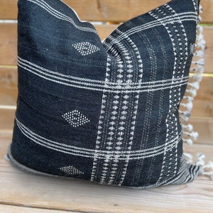 Arya :  22x22 Black Handwoven Fringed Indian Bhujodi Cushion Cover, Indian Wool Cushion, Indian shawl pillow, Vintage farmhouse, Rustic