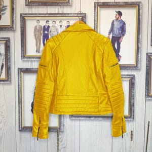 Handmade Yellow Leather Biker Jacket: Cropped Moto with Gold Zippers afbeelding 4