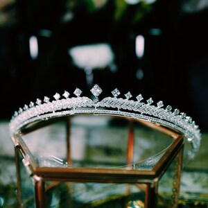 Premium Qualität Hochzeit/Geburtstag/Prom Tiara, weiß gold plattiert, AAA Zirkonia Hochzeitskrone, Süße 16 Party, Mädchen Tiara, Bestes Geschenk