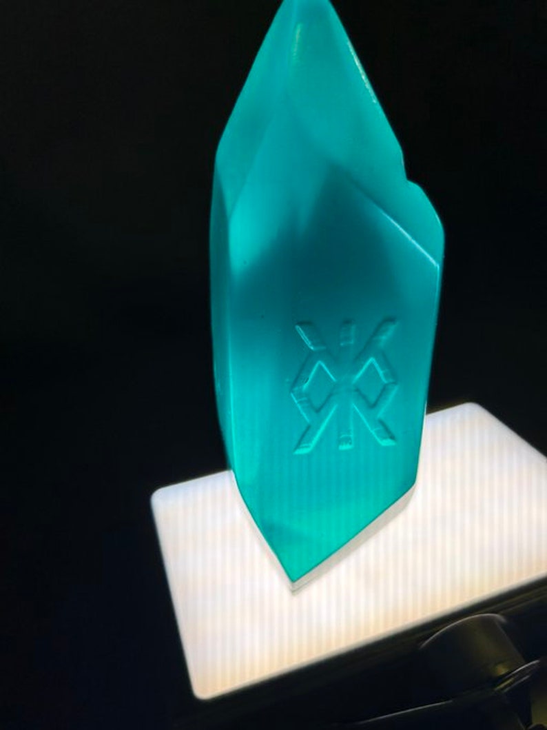 Emerald Lumina Runestone Krypto Bitcoin Ordinals Runenstein Bild 1