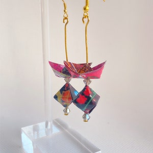 Origami Bootohrringe: Rosa Papierohrringe mit Diamanten