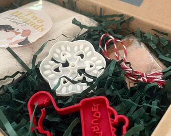 Holiday Dog Treat Kit, Custom Dog Treat Cutter, DIY Dog Treat Set, Stocking Stuffer for Dog Lovers, Custom Dog Gift Box
