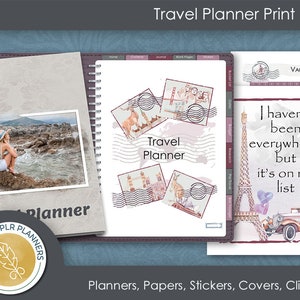 Op de afbeelding: Een reisplanner met een grijze kaft en een foto van een vrouw die op een rots aan de zee zit. De planner heeft een spiraalbinding en de tekst "Travel Planner" op de kaft. De planner maakt deel uit van een set reisplannings-producten die papieren, stickers, kaften, clipart en meer omvat.
