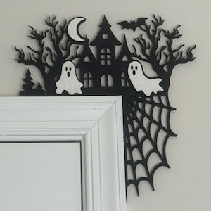 Halloween Door Corner Sign - Halloween Decoration - Door Corner Decor - Ghost Decor - Door Topper - Halloween Gift - Fireplace Holiday Decor