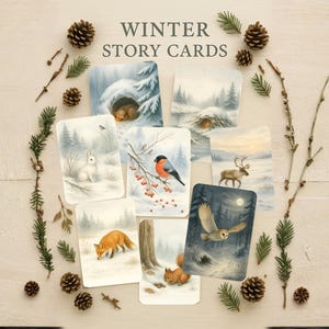 Könnte beinhalten: Eine Sammlung von Winter-Geschichtskarten mit Illustrationen von Waldtieren in verschneiten Landschaften. Die Karten zeigen Szenen mit einem Fuchs, einer Eule, einem Eichhörnchen, einem Reh, einem Kaninchen und einem Vogel. Der Text "WINTER STORY CARDS" ist oben.