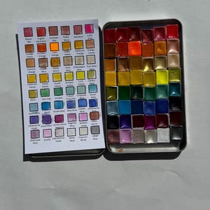 SET DE ACUARELAS HECHO A MANO. 48 medias pastillas de todos los colores. Pinturas fluorescentes, brillantes y tonos tierra. Paleta artesanal de calidad profesional en lata.