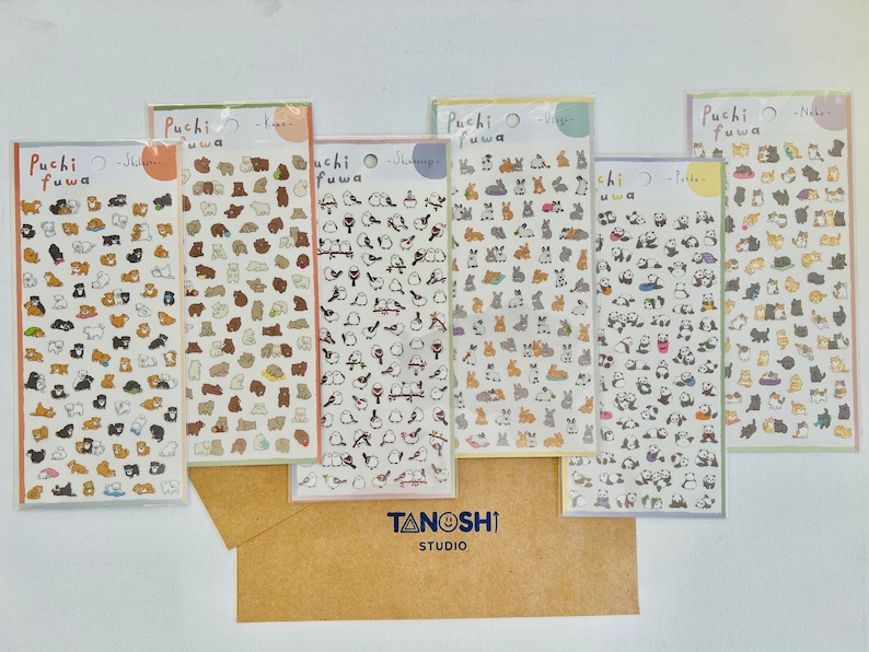 Puede incluir: Seis hojas de pegatinas coloridas con varios animales de dibujos animados. Las pegatinas est&aacute;n dispuestas horizontalmente e incluyen osos, p&aacute;jaros, conejos y pandas. El texto "Puchi fuwa" est&aacute; impreso en cada hoja.