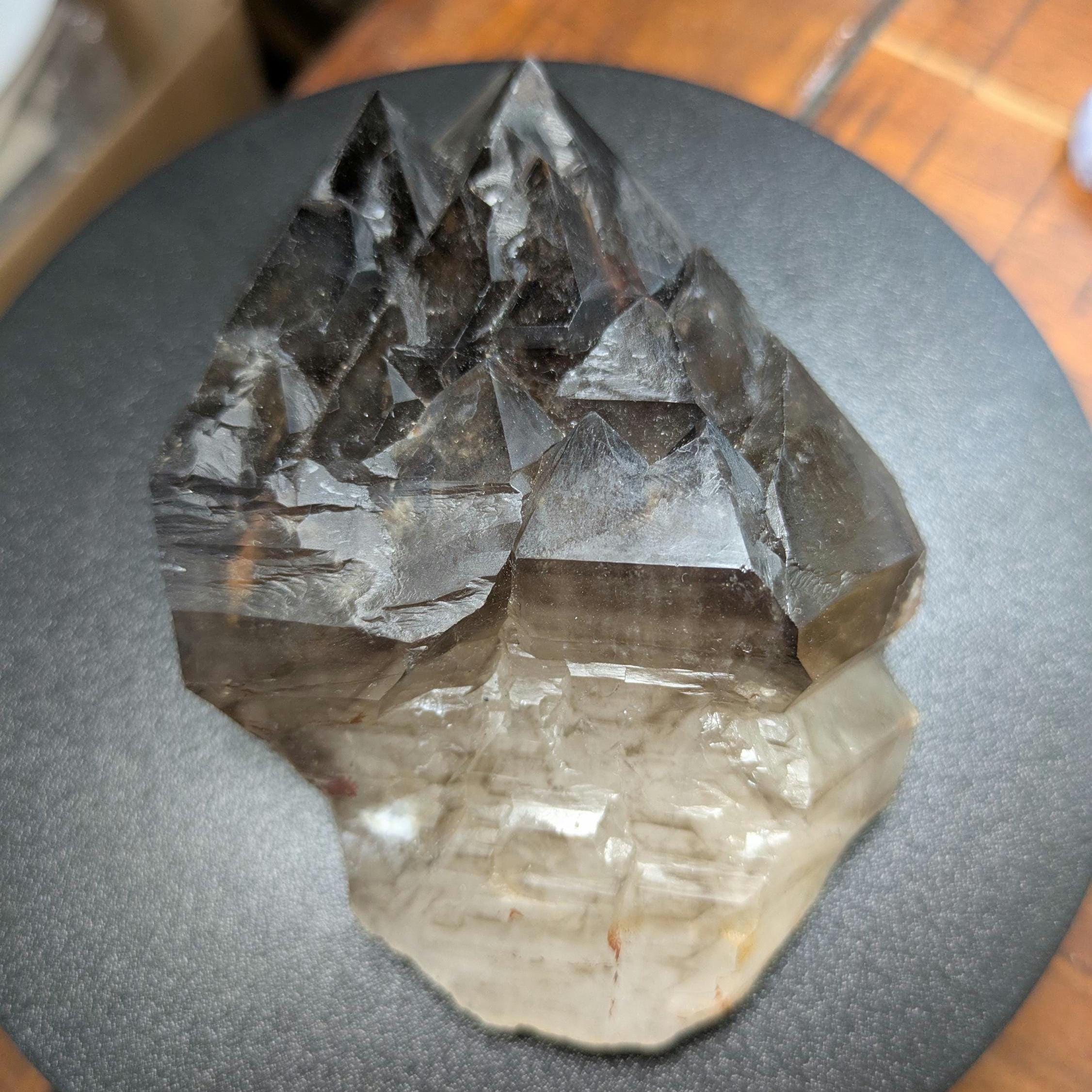 ナミビア、エロンゴ地方の大型エレスチャルスモーキークォーツ