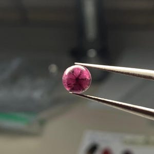 Burma Rubin Trapiche Cabochon, 1.68 Karat, rund