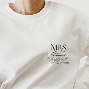 Personalised Bride Sweatshirt with Surname and Year, Wifey Sweatshirt, Engagement Gift, Anniversary Gift