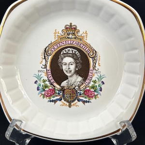 Queen Elizabeth Vintage Royal Worcester Company - Palissy England - Silver Jubilee 1952 - 1977 Pin Dish Trinket Tray