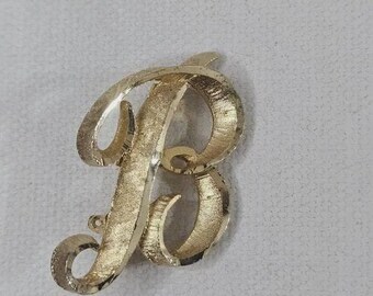 Mamselle Letter Initial B Brooch Textured Brushed Gold Tone Script Vintage Pin