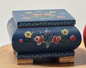 1970年代のヴィンテージ手描き木製小物入れ：オーストリアの花柄民芸品のお土産