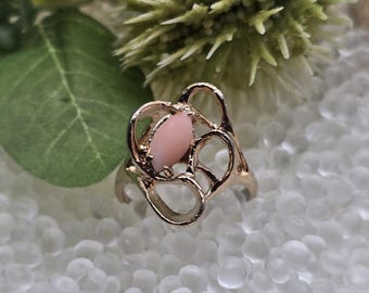 Vintage Gold Tone Coral Cabochon Ring - 1980s Statement Jewelry, Size 7.25
