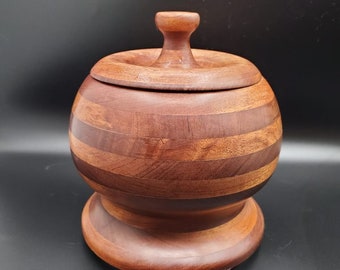 Contenitore per tabacco vintage in legno tornito a mano con coperchio