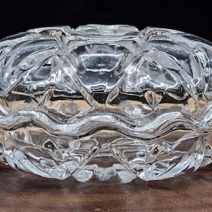 Vintage 24% Lead Crystal Clamshell Trinket Box with Scalloped Lid – Clear Glass Ring Dish, Retro Jewelry Holder, Elegant Gift for Her