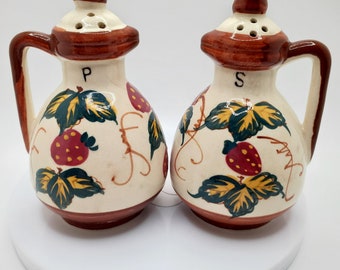 Vintage Erdbeer Salz- und Pfefferstreuer: Handgemaltes Fred Roberts Design