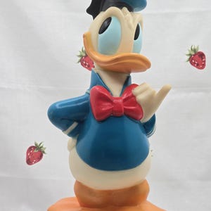 Vintage 1970s Donald Duck Piggy Bank – Ilco Disney Coin Bank – Red Bow Sassy Pose – 11.5” Retro Toy Decor, Disney Collectible