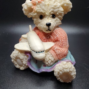 Sammler Figur - Teddybär Mädchen spielt mit Spielzeug Flugzeug Figur - Sammler Bären Wohnkultur