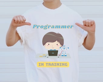 Programmierer in Training mit Jungen Codierung T-Shirt Geschenk Männer Jungen Geek Informatik Coder Software Engineer Entwickler Programmierer Shirt