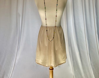 Vintage 1970s Warners Antron III Nylon Cream Mini Half Slip