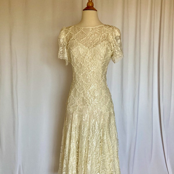 Robe droite vintage en dentelle crème et sequins style années 20, Flapper, Mariage | Petit