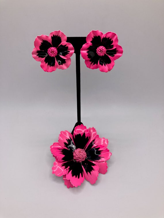 Vintage Mid-Century Hot Pink and Black Flower Met… - image 9