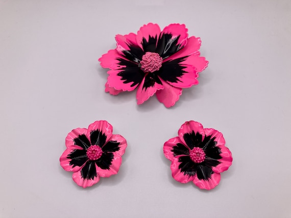 Vintage Mid-Century Hot Pink and Black Flower Met… - image 1