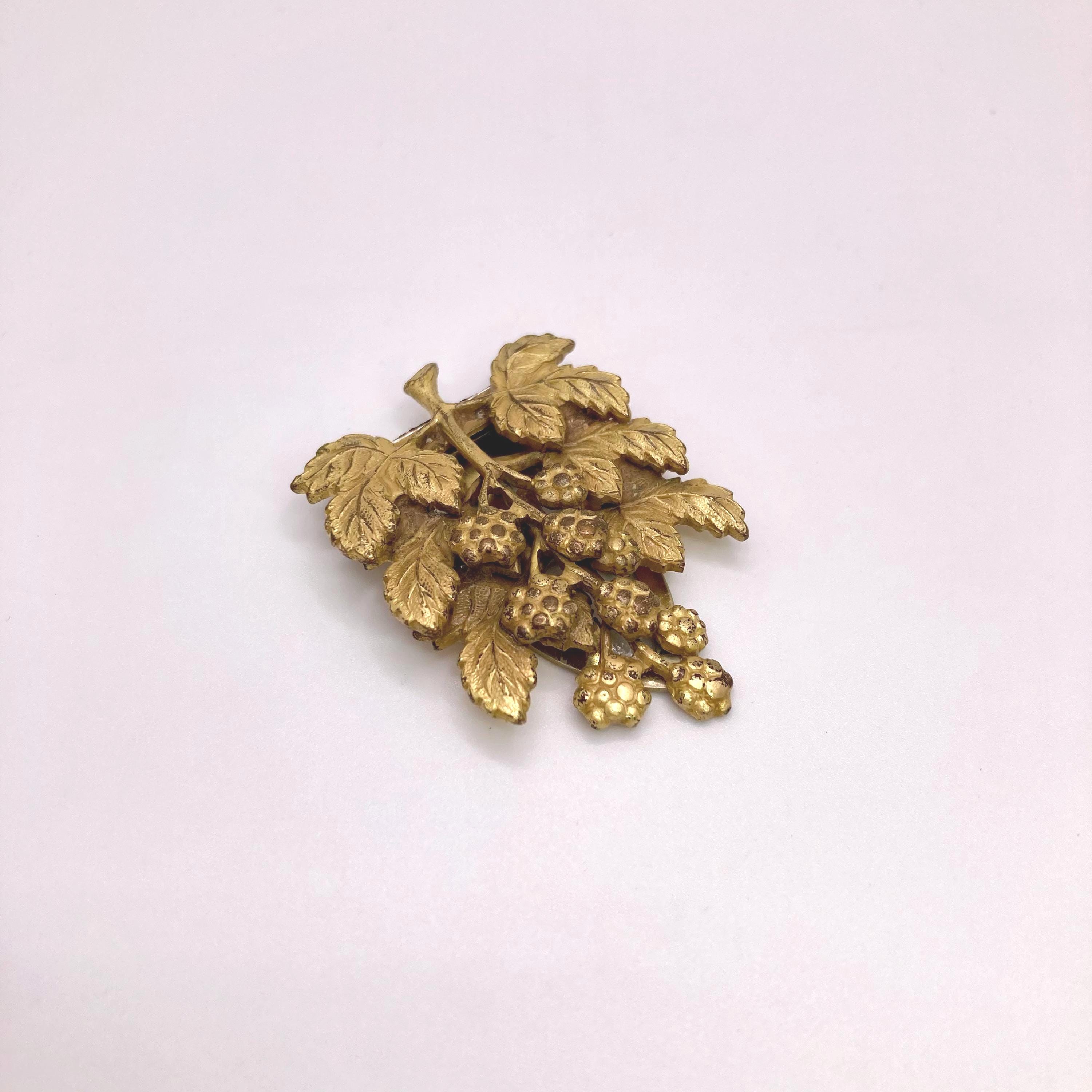 Vintage 1930s/40s Repoussé Leaf Dress Clip, Retro Art Deco  Vintage 1930s-40s Acanthus Leaf Dress Clips Pair of Gold Tone Art Deco main image 2