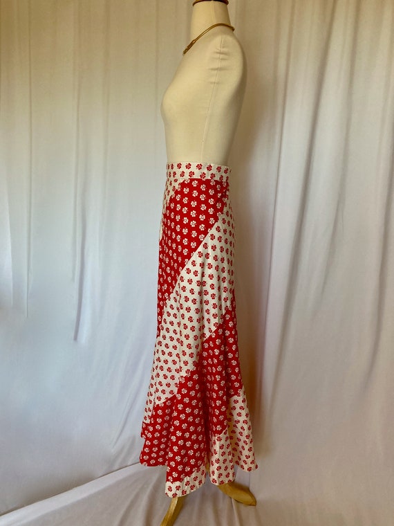 Vintage 1970s Red and White Floral / Clover Summe… - image 4