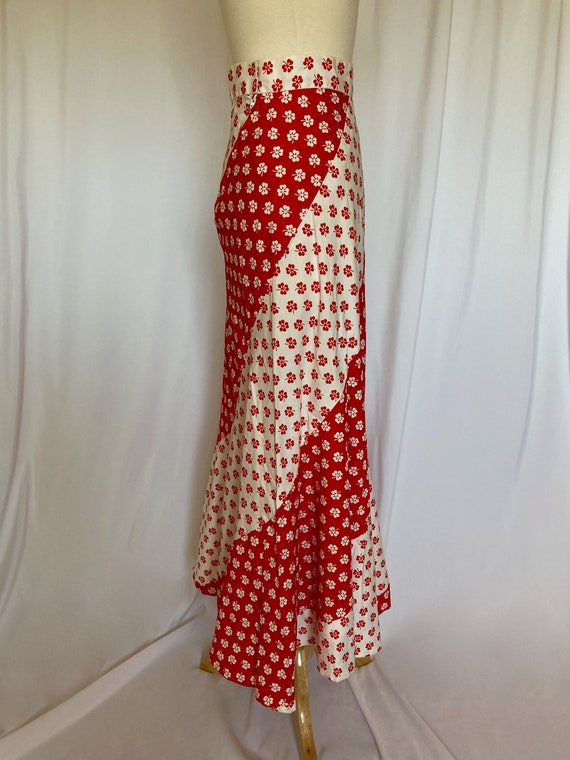 Vintage 1970s Red and White Floral / Clover Summe… - image 5