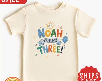 Camiseta personalizada de cumpleaños con nombre para niños de tres años, camiseta personalizada para el tercer cumpleaños de un niño pequeño, regalo de cumpleaños para niño, conjunto para el tercer cumpleaños, camiseta con nombre