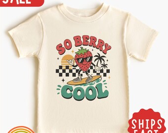 Maglietta per bambini So Berry Cool, maglietta retrò con fragole, maglietta estiva divertente da surf per bambini, maglietta da spiaggia con frutti di bosco, regalo per bambini surfisti