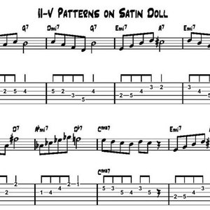 Puede incluir: Una partitura musical con el título "II-V Patterns on Satin Doll" y el nombre "Ron Jackson" en la parte superior. La música está escrita en notación estándar e incluye tablatura de guitarra. La música es para un estándar de jazz llamado "Satin Doll".