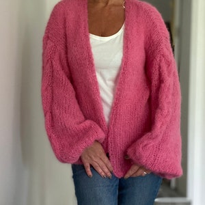 Cardigan en laine rose, cardigan rose en alpaga mérinos, cardigan moelleux et confortable, manches longues ballon, veste en tricot rose, fabriqué sur commande image 7