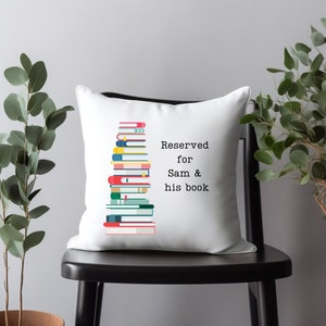 Almohada de libro de lectura personalizada, almohada de libro personalizada, almohada de lector, decoración de libro. Almohada de la biblioteca del hogar, almohada de libro, decoración del hogar del libro imagen 3