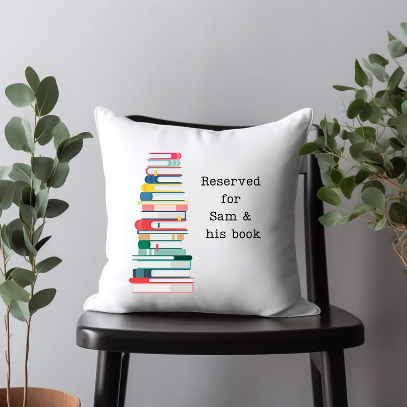 Almohada de libro de lectura personalizada, almohada de libro personalizada, almohada de lector, decoración de libro. Almohada de la biblioteca del hogar, almohada de libro, decoración del hogar del libro imagen 3