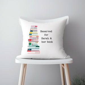 Almohada de libro de lectura personalizada, almohada de libro personalizada, almohada de lector, decoración de libro. Almohada de la biblioteca del hogar, almohada de libro, decoración del hogar del libro imagen 4