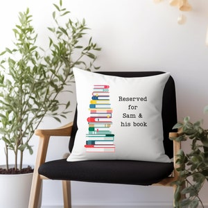 Almohada de libro de lectura personalizada, almohada de libro personalizada, almohada de lector, decoración de libro. Almohada de la biblioteca del hogar, almohada de libro, decoración del hogar del libro imagen 8