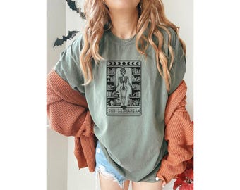 Librarian Tarot Card Shirt: Spooky Halloween Book Tee