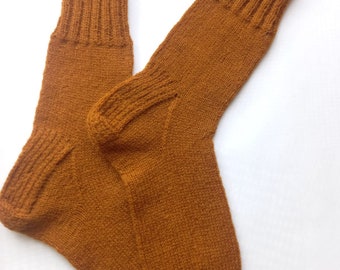 Handknit wool socks from 100% sheep wool (size ES 35-41, UK 2,5-8) for all seasons, brown