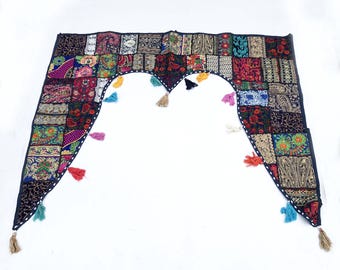 トラナス、インド製の手作り刺繍孔雀のタペストリードアハンガー